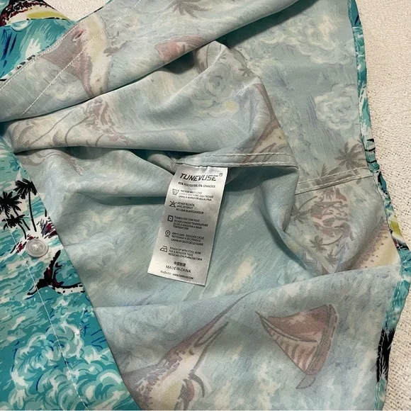 Tropical Shark Print Shirt‎ Size XL
Caribbean  or Cruise attire - Picture 3 of 6